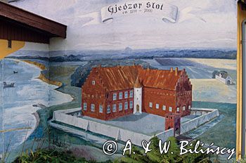 Gedser na wyspie Falster - malowidło ścienne przy galerii sztuki ceramicznej przedstawiające zamek Gedser