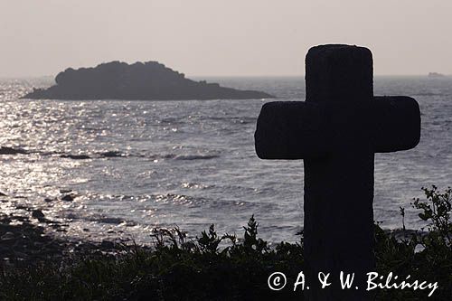 krzyż na wyspie Saint Nicolas, Illes Glenan, Archipelag Glenan, Zatoka Biskajska, Bretania, Francja,