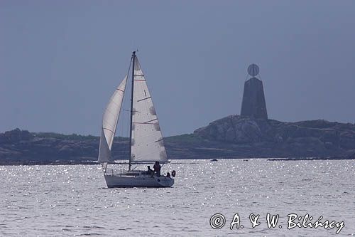 znak nawigacyjny na Illes Glenan, Archipelag Glenan, Zatoka Biskajska, Bretania, Francja,