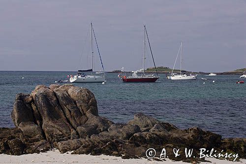 s/y Safran, Trismus 37, na boi przy wyspie Ille Saint Nicolas, Illes Glenan, Archipelag Glenan, Zatoka Biskajska, Bretania, Francja,