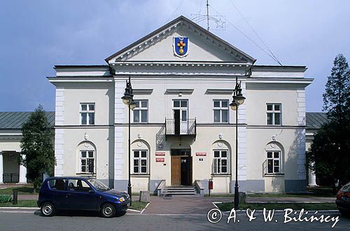 Góra Kalwaria, Klasycystyczny budynek ratusza