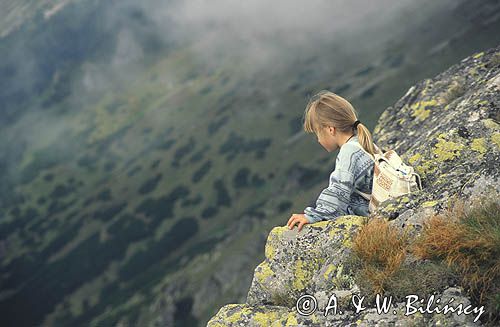 dziecko w górach