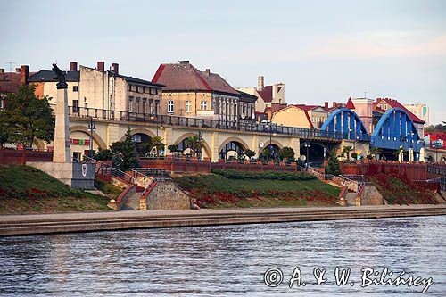 Gorzów Wielkopolski, bulwar nadrzeczny, północny brzeg Warty, pomnik pionierów miasta