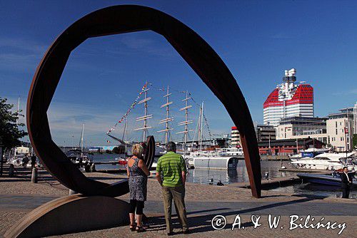 Lilla Bommens Hamn, rzeźba, budynek Skanskaskrapan, Barken Viking, Goteborg, Szwecja