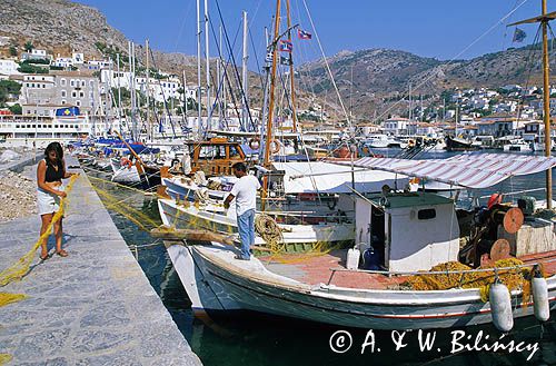 Port w mieście Idra na wyspie Hydra, Grecja