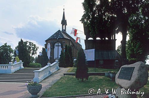 Grójec, kościół św. Mikołaja i pomnik żołnierzom Batalionów Chłopskich