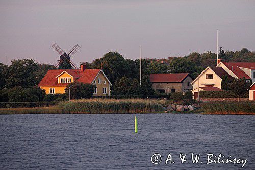 wiatrak i wioska w Gronhogen, Olandia, Szwecja