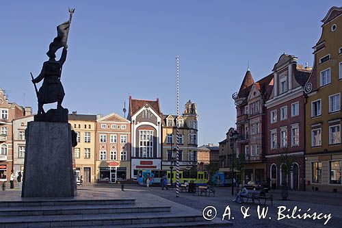 Grudziądz, pomnik żołnierza polskiego na Rynku Głównym