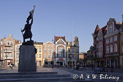 Grudziądz, pomnik żołnierza polskiego na Rynku Głównym