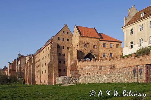 Grudziądz, Brama Wodna i Spichlerze