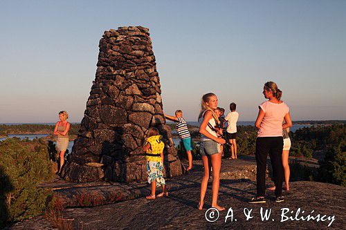 Gubbo Kupa, obelisk na szczycie, archipelag Gryt, Szwecja