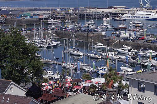 marina w St. Peter Port, na wyspie Guernsey, Channel Islands, Anglia, Wyspy Normandzkie, Kanał La Manche