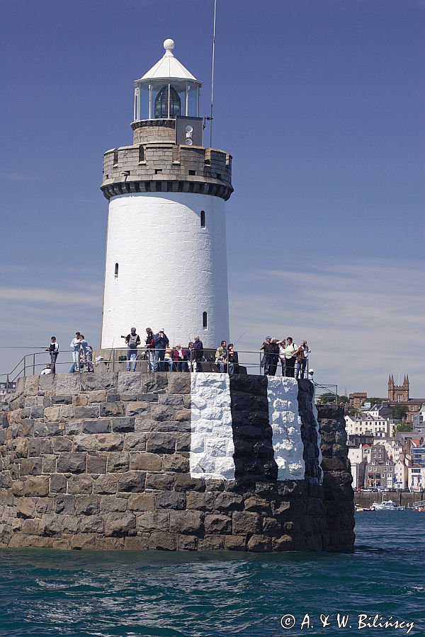 latarnia morska przy wejściu do portu St. Peter Port, wyspa Guernsey, Channel Islands, Anglia, Wyspy Normandzkie, Kanał La Manche