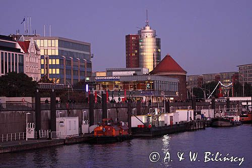 Hamburg, rzeka Łaba, City Hafen, Niemcy