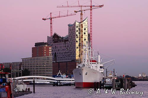 Hamburg, rzeka Łaba, City Hafen, Niemcy