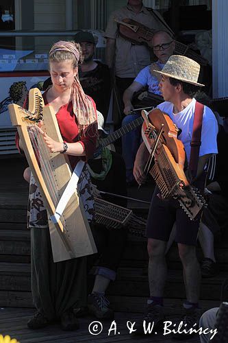 przenośna harfa oraz skrzypce klawiszowe, nykelharpa, nyckelharpa, koncert na wyspie Norrbyskar, Szwecja, Zatoka Botnicka