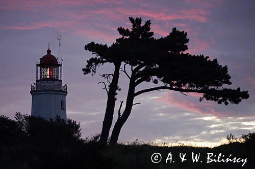 latarnia morska na północnym krańcu wyspy Hiddensee, Mecklenburg-Vorpommern, Niemcy, o świcie