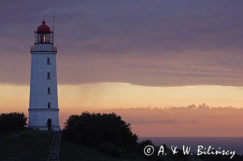 latarnia morska na północnym krańcu wyspy Hiddensee, Mecklenburg-Vorpommern, Niemcy, o świcie