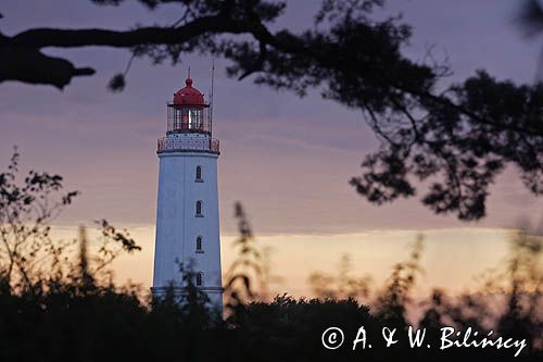 latarnia morska na północnym krańcu wyspy Hiddensee, Mecklenburg-Vorpommern, Niemcy, o świcie