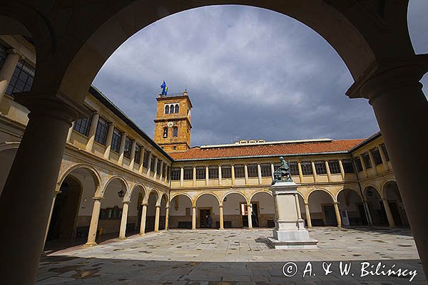 Dziedziniec Uniwersytetu, Oviedo, Asturia, Hiszpania