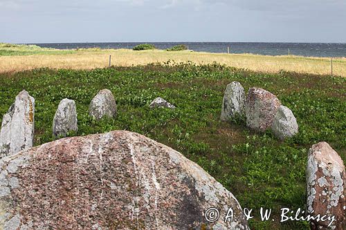 Kamienne kręgi, grobowiec w kształcie łodzi, Dania, Wyspa Hjarno, Kattegat