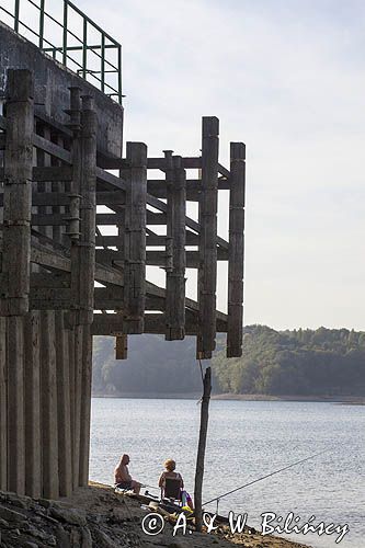 Zalew Soliński i przystań Jawor, umocnienia brzegu, ośrodek Jawor, Bieszczady,