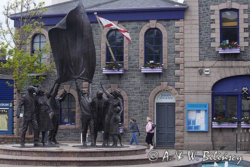 Rzeźba Philipa Jacksona 'Liberation' - Wyzwolenie na placu Wyzwolenia w St. Helier, wyspa Jersey, Channel Islands, Wyspy Normandzkie