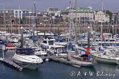 port jachtowy Albert Harbour w St. Helier, wyspa Jersey, Channel Islands, Wyspy Normandzkie