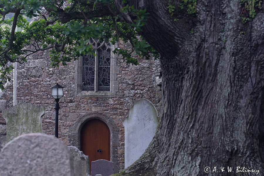 St. Brelade's Church i cmentarz, wyspa Jersey, Channel Islands, Anglia, Wyspy Normandzkie, Kanał La Manche