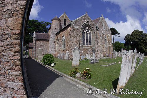 St. Brelade's Church i cmentarz, wyspa Jersey, Channel Islands, Anglia, Wyspy Normandzkie, Kanał La Manche