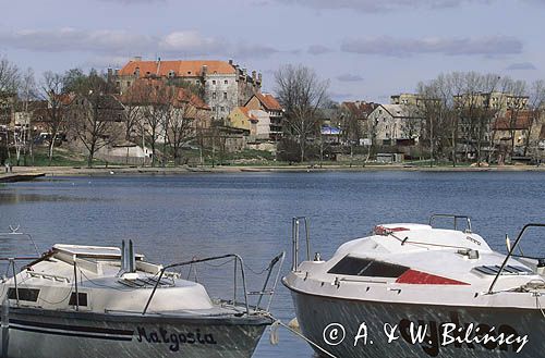 Jezioro Ryńskie i zamek w Rynie, Ryn, Mazury, Polska