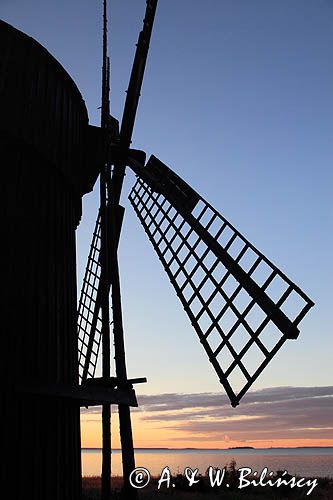 Wiatrak nad brzegiem morza. Windmill by the sea.  Junkön Gulf of Bothnia. Bank Zdjęć A i W Bilińscy