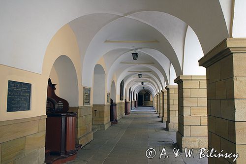 Kalwaria Zebrzydowska Sanktuarium klasztor Bernardynów, krużganki