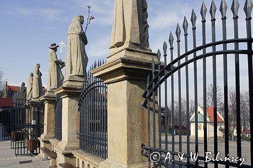 Kalwaria Zebrzydowska Sanktuarium ogrodzenie Rajskiego Placu