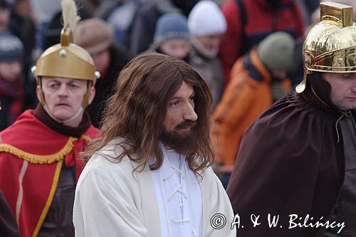 Kalwaria Zebrzydowska, Wielki Piątek, Misterium Męki Pańskiej, żołnierze z kohorty i Chrystus uwięziony