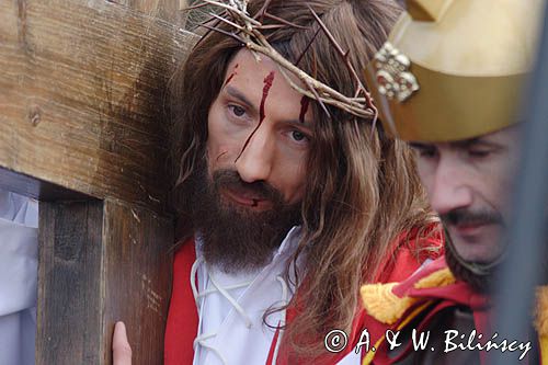 Kalwaria Zebrzydowska, Wielki Piątek, Misterium Męki Pańskiej, Chrystus niosący krzyż