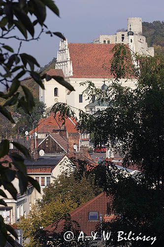 Kazimierz Dolny nad Wisłą, dachy, domy, kościół Farny i zamek