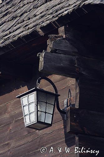Kazimierz Dolny nad Wisłą, drewniany dom i latarnia uliczna