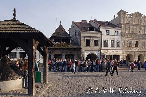 Kazimierz Dolny nad Wisłą, Rynek, studnia i kamienica Przybyłów