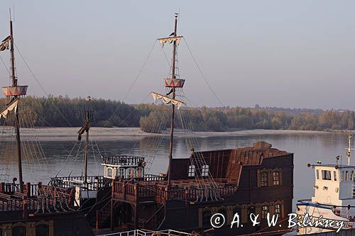 Kazimierz Dolny nad Wisłą, na przystani żeglugi pasażerskiej