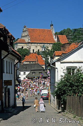 Kazimierz Dolny, Rynek, kościół Farny