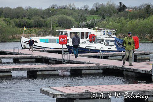 przystań wodna w Keshcarrigan nad Ballinamore & Ballyconnell Canal, rejon Górnej Shannon, Irlandia