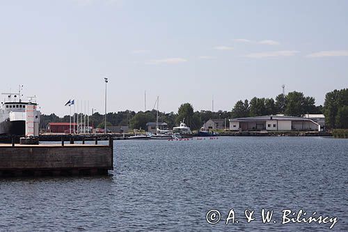 wyspa Kihnu, Estonia, na torze podejściowym do portu Kihnu harbour, Kihnu Island, Estonia