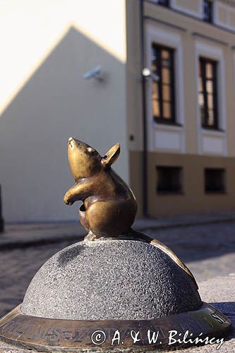 cudowna myszka, Kłajpeda, Litwa a mouse sculpture, Klajpeda, Lithuania