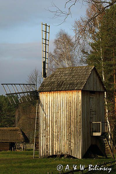 Kolbuszowa, park etnograficzny Muzeum Kultury Ludowej, wiatrak koźlak