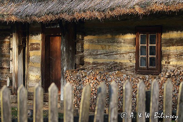 Kolbuszowa, park etnograficzny Muzeum Kultury Ludowej, zagroda z Markowej, Szylarów