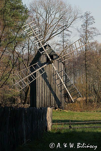 Kolbuszowa, park etnograficzny Muzeum Kultury Ludowej, wiatrak koźlak