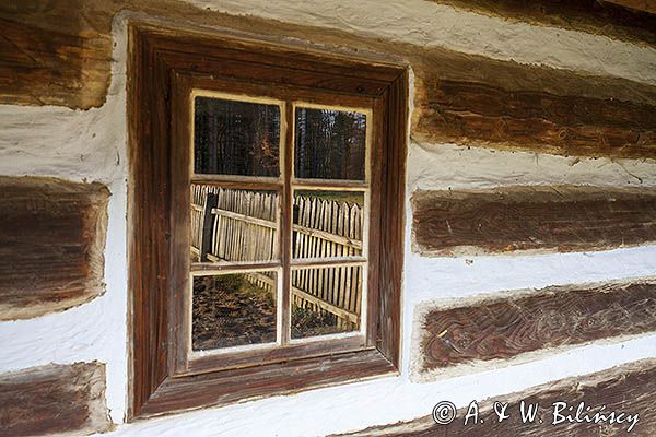 Kolbuszowa, park etnograficzny Muzeum Kultury Ludowej, zagroda z Markowej, Kielarów