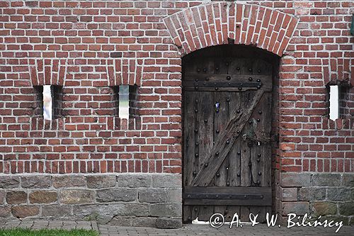 Reduta Bagienna - MORAST - twierdza Kołobrzeg tawerna w porcie jachtowym