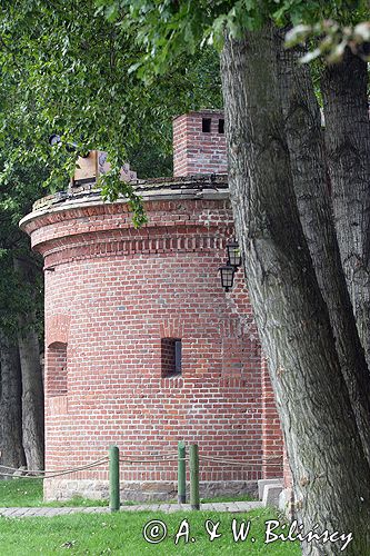 Reduta Bagienna - MORAST - twierdza Kołobrzeg tawerna w porcie jachtowym